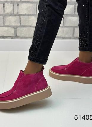 Стильні жіночі замшеві ботинки кольору фуксія, трендові жіночі ботинки, демісезон7 фото