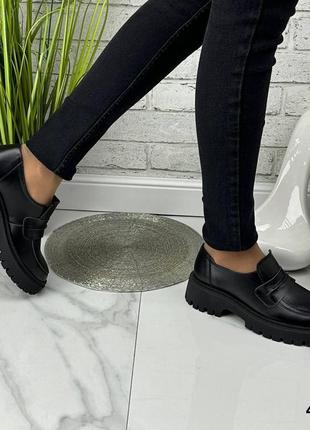 Стильні натуральні шкіряні лофери чорного кольору, жіночі комфортні туфлі7 фото