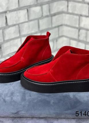 Стильні жіночі замшеві ботинки червоного кольору, трендові жіночі ботинки, демісезон6 фото