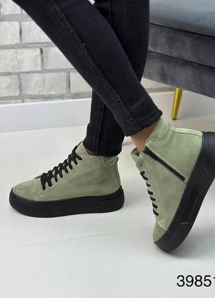 Стильні жіночі замшеві ботинки кольору хакі, трендові жіночі ботинки на шнурівці, демісезон7 фото