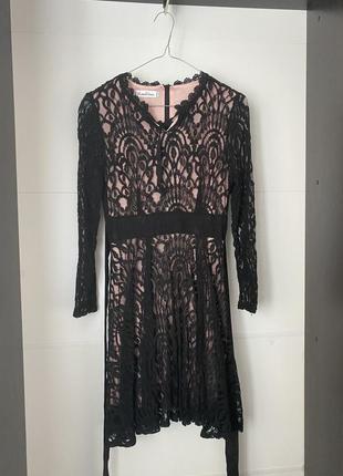 Платье с кружевом