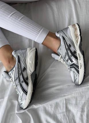 Женские кроссовки серебристыеasics gel-kayano 14 black silver10 фото