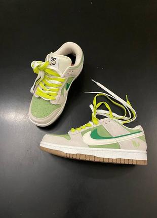 Женские кроссовки nike sb dunk low se 85 double swosh grey/green apple