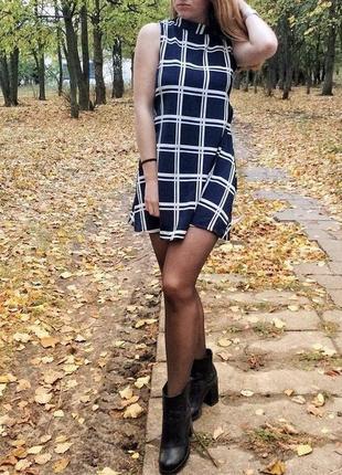 Сукня в клітинку