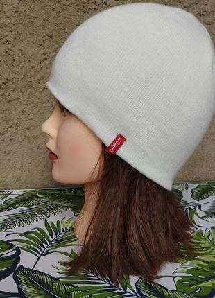 Шапка levi's