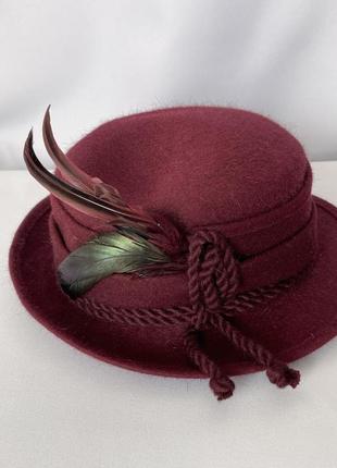 Шляпа бордовая с пером фетровая шерстяная баварская5 фото