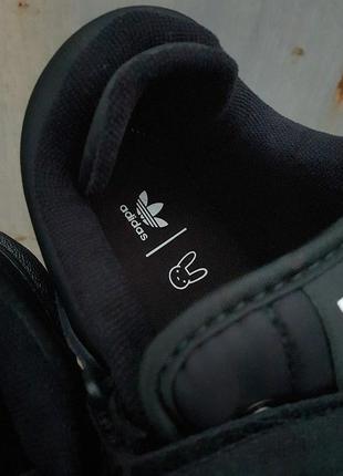 Кожаные кроссовки adidas bad bunny x adidas forum low black. накладки, дополнительные шнурки5 фото