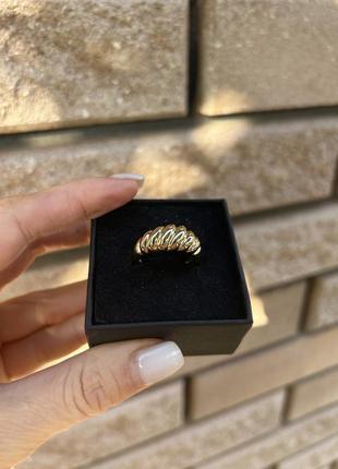 Красивое кольцо с позолотой