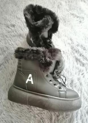 Зимние ботинки на меху хайтопы на толстой подошве при этом сами ботинки лёгкие зимові черевики на ху1 фото
