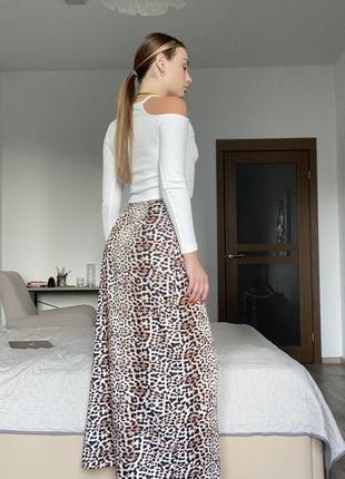 Леопардовая юбка миди