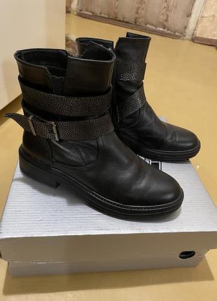 Кожаные сапожки