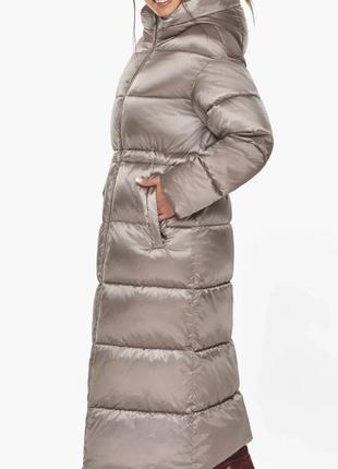 Пудровое теплое женское зимнее длинное пальто пуховик воздуховик braggart angel's fluff, германия4 фото