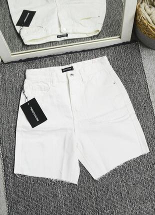 Новые белые шорты бермуды prettylittlething