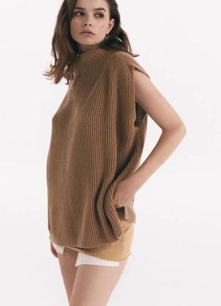 Вязаный жилет