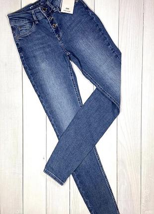 Базові блакитні skinny.