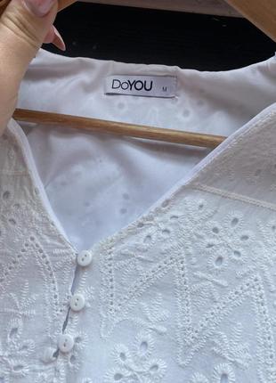 Біле плаття з прошиви розміру м