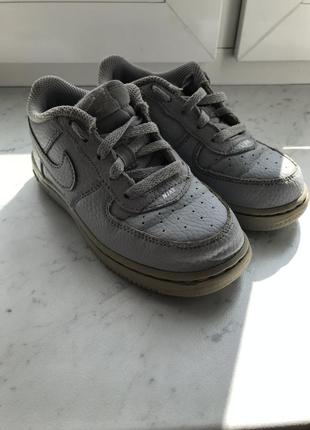 Сірі кросівки nike