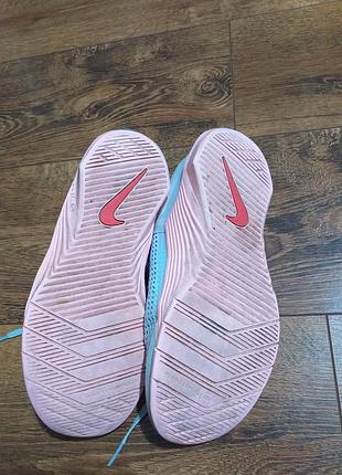 Nike 4