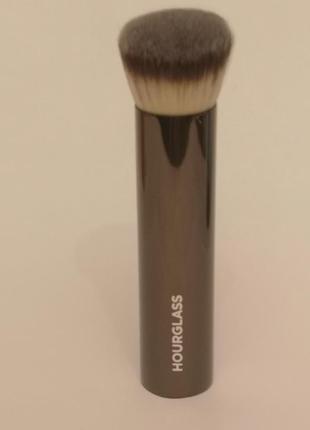 Hourglass vanish™ seamless finish foundation brush кисть для тональной основы2 фото