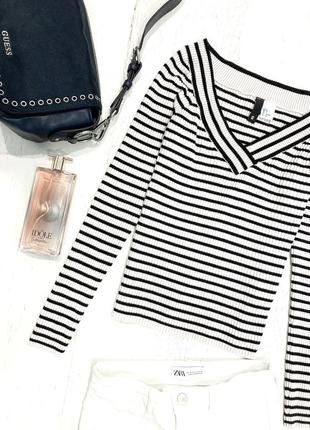 Смугастий джемпер в рубчик.