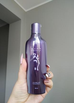 Восстанавливающий шампунь против выпадения волос  daeng gi meo ri vitalizing shampoo6 фото