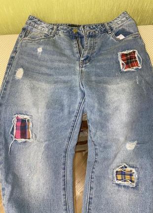 Джинсы с потертостями victory.c jeans