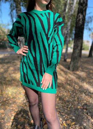 Удлиненные трендовые свитера-туники с ярким принтом❣️