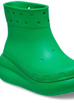 Зеленые сапоги crocs classic crush boot green5 фото