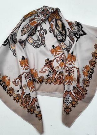 Levi d’or очень красивый платок платок с принтом5 фото