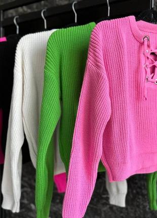 Тепленький свитер со шнуровкой1 фото