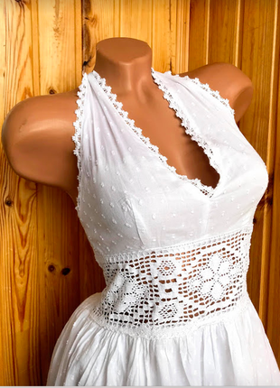 Роскошное белоснежное летнее длинное платье с открытыми плечами код 24046 фото