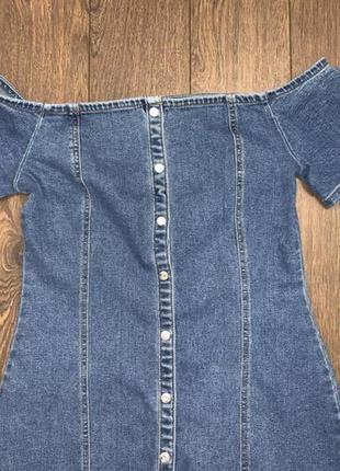 Стильное стрейчевое тонкое джинсовое платье на пуговицах со спущенными плечами,xs/s2 фото