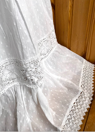 Роскошное белоснежное летнее длинное платье с открытыми плечами код 240410 фото