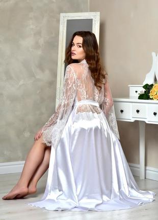 Халат для невесты атласный с кружевной спинкой и рукавами белый