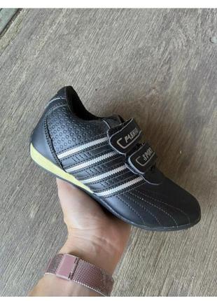 Кроссовки на липучке