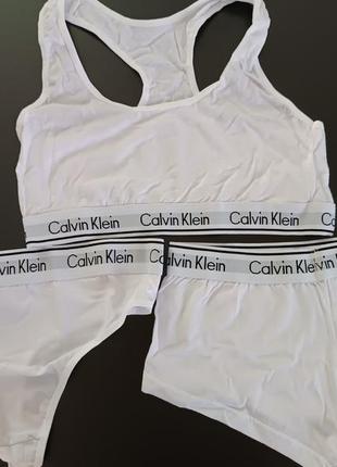 Жіночий білий комплект спідньої білизни calvin klein трійка топ + стринги + шорти