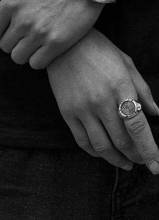 Кольцо печатка перстень мужское стальное labirinth из медицинской нержавеющей стали с лабиринтом 197 фото