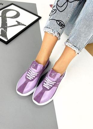 Стильні жіночі натуральні кросівки бузкового кольору, комфортні натуральні кросівки на шнурівці8 фото