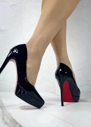 Женские лаковые туфли на высоком каблуке2 фото