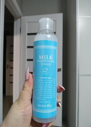 Освітлюючий і зволожуючий тонік secret key milk brightening toner 248 мл4 фото