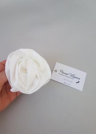 Брошка-чокер роза молочная из искуственного шелка армани, диаметр 7 см4 фото
