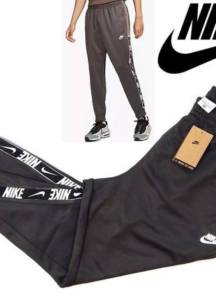 Спортивные штаны с лампасами nike