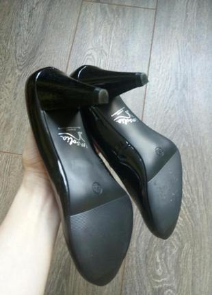 Черные лакированые кожаные туфли лодочки marks & spencer3 фото