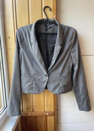 Короткий пиджак серый укороченный трендовый4 фото