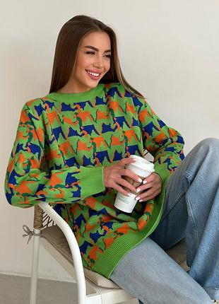 Салатовый свободный свитер с орнаментом
