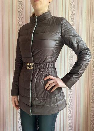 Куртка женская приталенная удлиненная с пояском демисезонная коричневая7 фото
