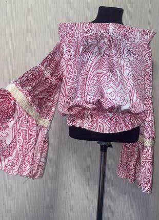 Розовая яркая в принт блуза сатиновая с обьемными рукавами3 фото