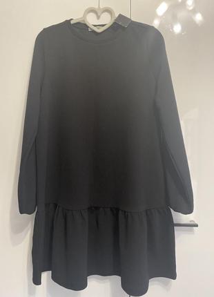 Красивое черное платье а- силуэта