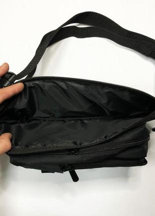 Качественная и надежная тактическая сумка-бананка из прочной и водонепроницаемой ткани черная через плечо3 фото