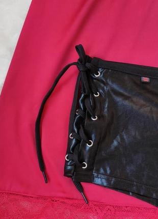 Черные кожаные трусы шорты латекс  со шнуровкой сбоку с люверсами стрейч секси шортики короткие6 фото